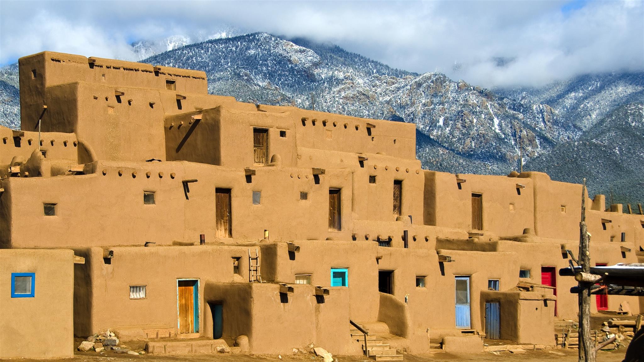 Need treatment nearby in Taos, New Mexico? Choose a drug/alcohol rehab center from our list, or call our hotline now for free help.